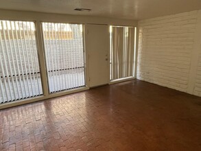 704 Truman St NE in Albuquerque, NM - Foto de edificio - Building Photo
