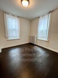 5541 Crowson St photo'