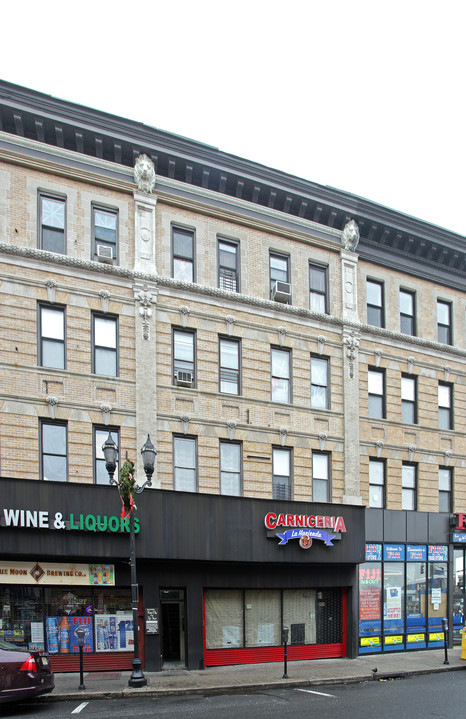 2911 Bergenline Ave in Union City, NJ - Building Photo