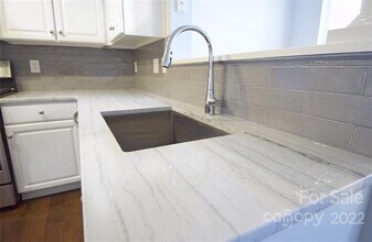 558 E 9th St in Charlotte, NC - Building Photo - Building Photo