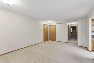 6251 Magda Dr in Maple Grove, MN - Building Photo - Building Photo