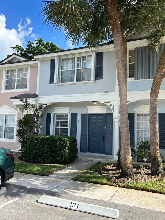 3306 Concert Ln in Margate, FL - Foto de edificio