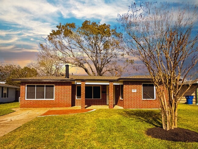 property at 1526 15th Ave N