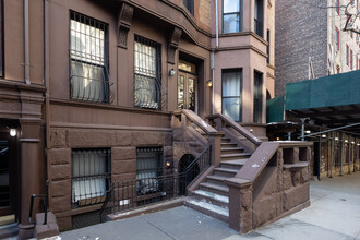 320 W 104th St in New York, NY - Foto de edificio - Building Photo