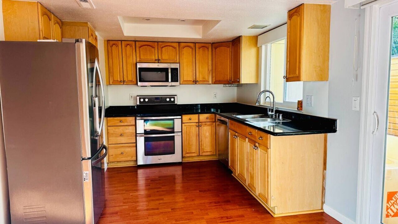 4452 Del Valle Pkwy in Pleasanton, CA - Building Photo