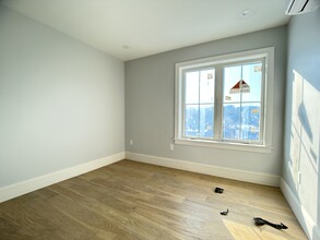 39 Surrey St, Unit 1 in Boston, MA - Building Photo - Building Photo