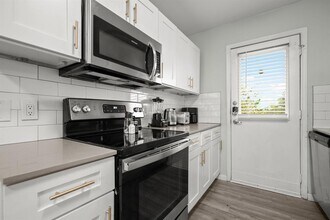 6812 S Congress Ave in Austin, TX - Building Photo - Building Photo