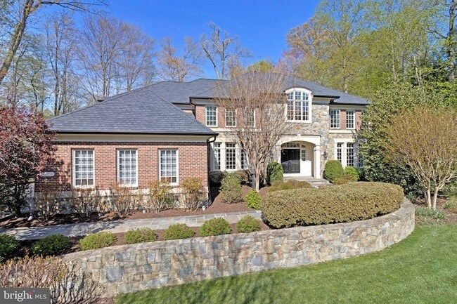 7814 Crownhurst Ct in McLean, VA - Foto de edificio - Building Photo