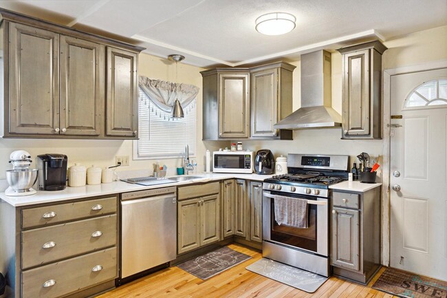 608 Manistique Ave, Unit 610 in South Milwaukee, WI - Building Photo - Building Photo