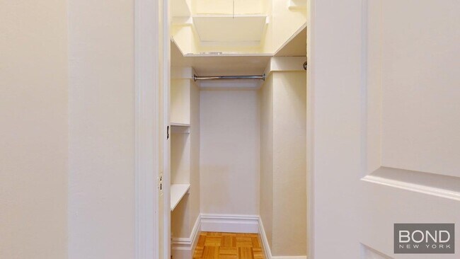 95 Christopher St in New York, NY - Building Photo - Building Photo