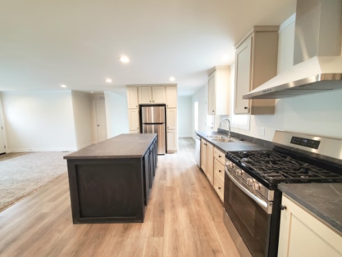 8026 Harbour Dr in Fair Haven, MI - Foto de edificio - Building Photo