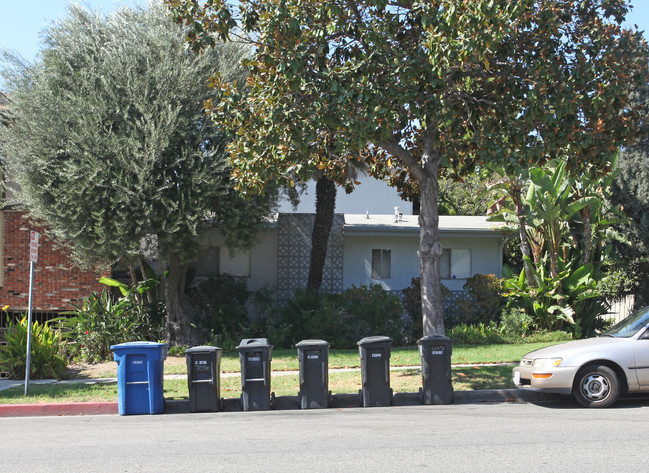 703 E Magnolia Blvd in Burbank, CA - Building Photo - Building Photo