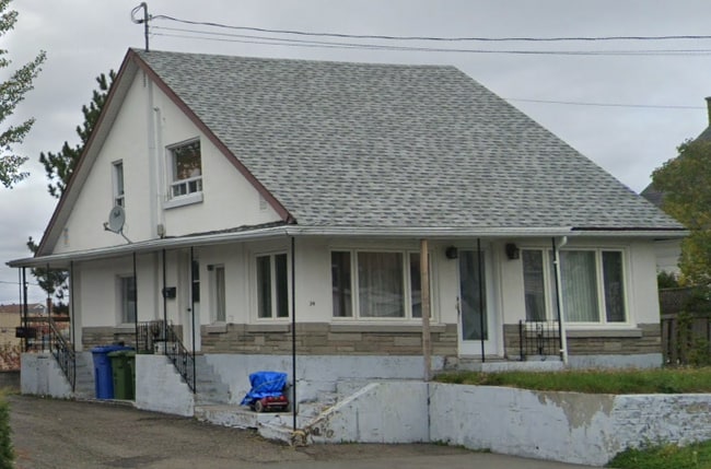 property at 32 34e Av