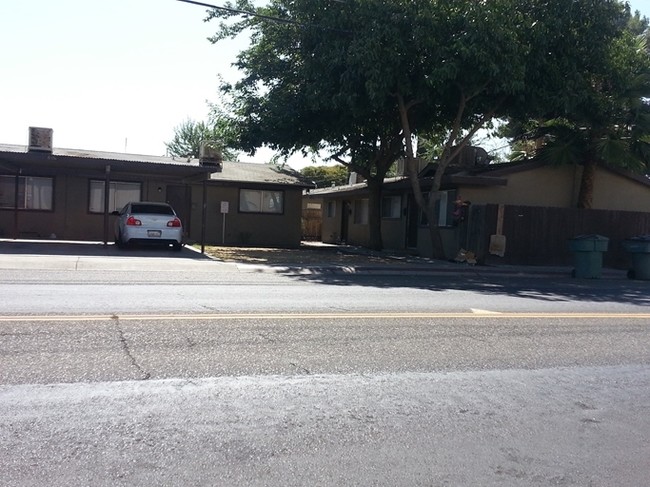 509-515 E Cypress Ave in Visalia, CA - Building Photo - Building Photo