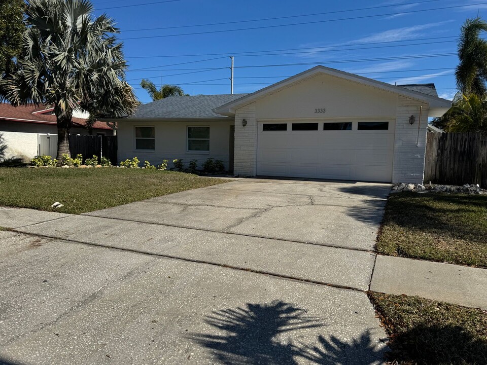 3333 Hunt Club Dr in Clearwater, FL - Building Photo