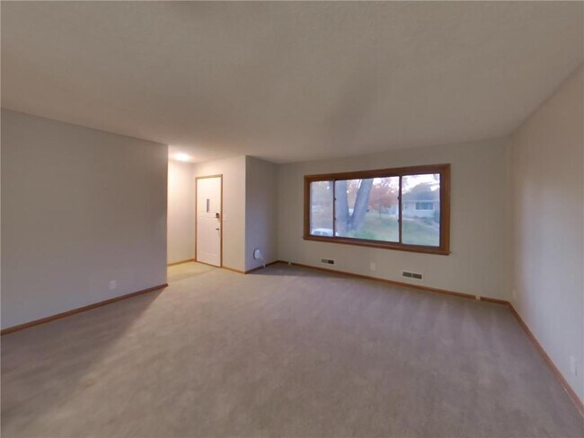 6928 45th Pl N in Minneapolis, MN - Building Photo - Building Photo