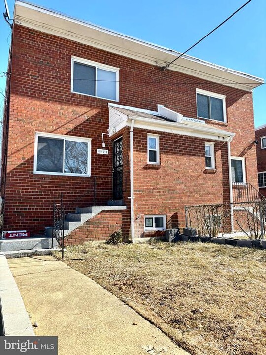 8329 Navahoe Dr in Silver Spring, MD - Building Photo