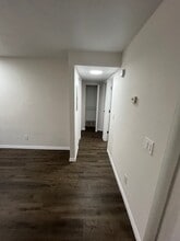 6911 Karin Ct, Unit 6911 D in Tampa, FL - Foto de edificio - Building Photo