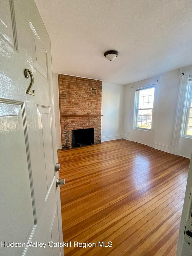 707 Warren St in Hudson, NY - Building Photo - Building Photo