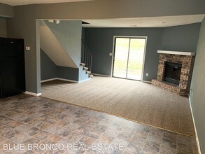 508 NE Churchill St in Lee's Summit, MO - Foto de edificio - Building Photo