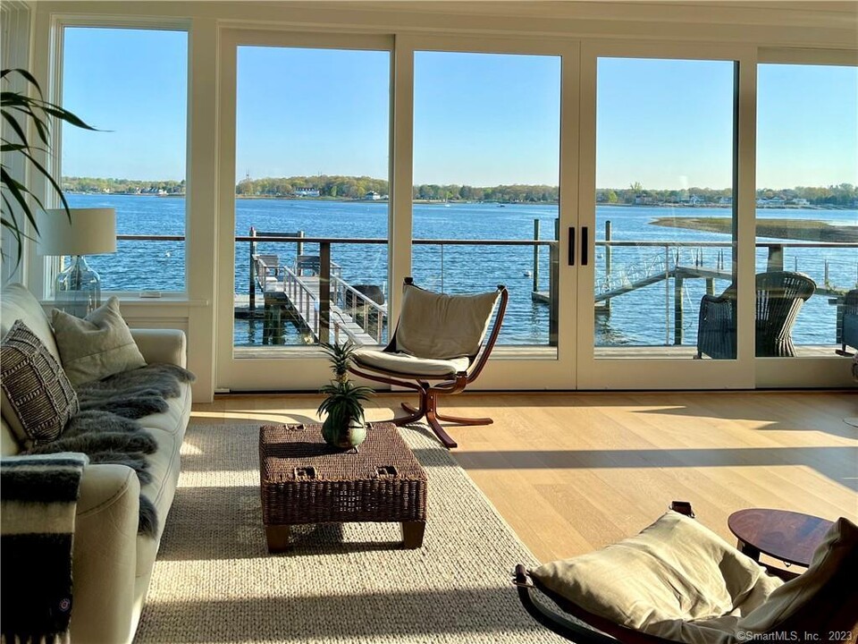 129 Harbor Rd in Westport, CT - Building Photo