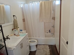 408 S Ash Ave in Inglewood, CA - Foto de edificio - Building Photo