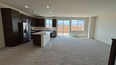 8417 Sycamore Creek St in Las Vegas, NV - Building Photo - Building Photo