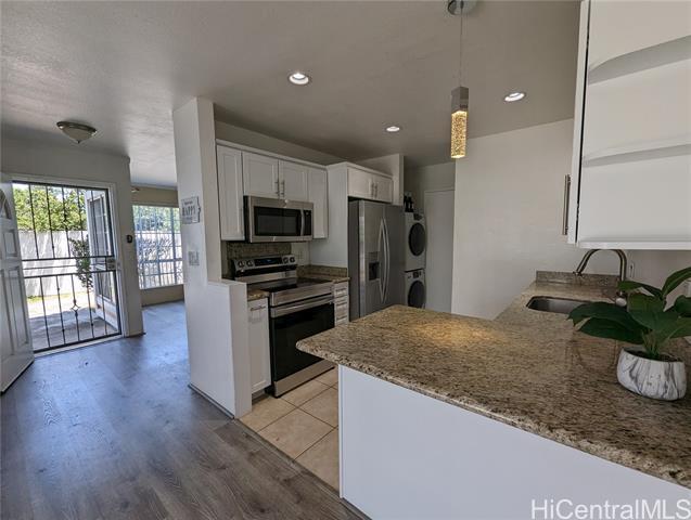 572 Mananai Pl in Honolulu, HI - Building Photo - Building Photo