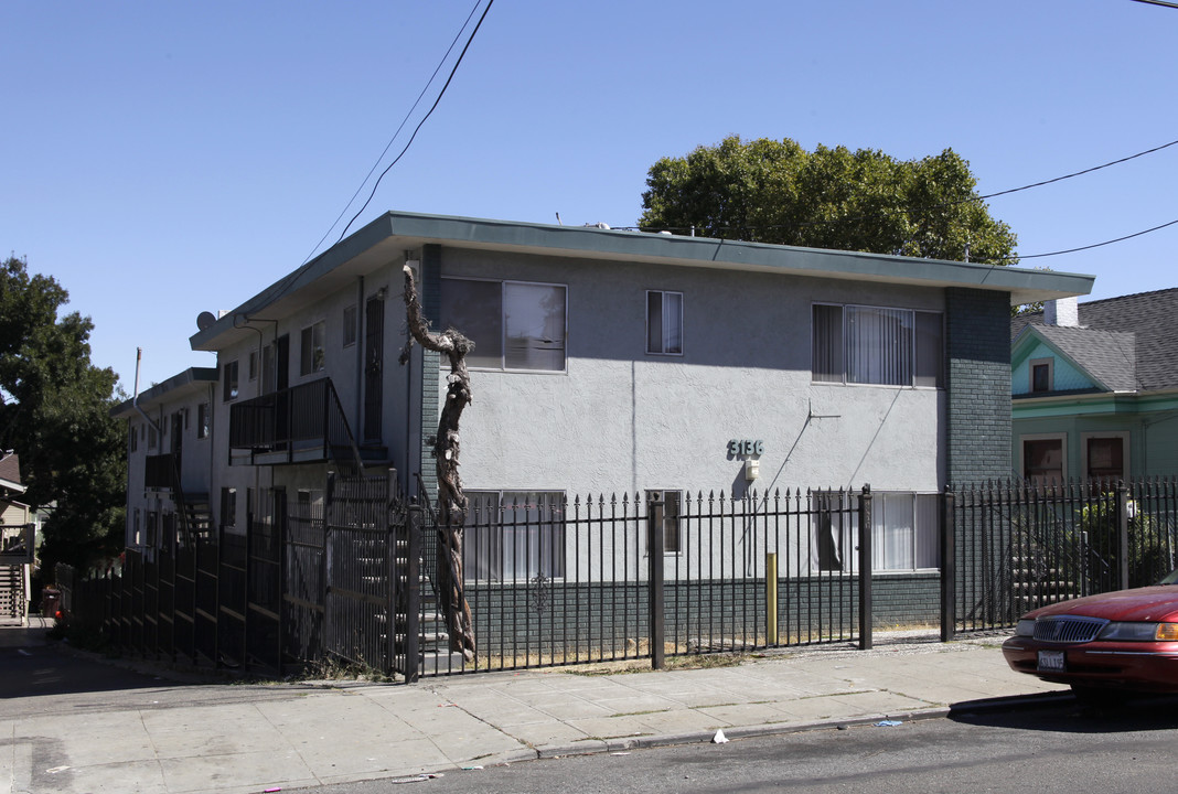 3136 Coolidge Ave in Oakland, CA - Building Photo