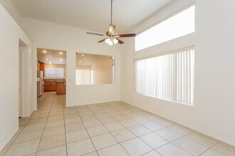 6059 Evening View St in North Las Vegas, NV - Foto de edificio - Building Photo