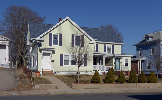 32 Sanford St in Attleboro, MA - Foto de edificio - Building Photo