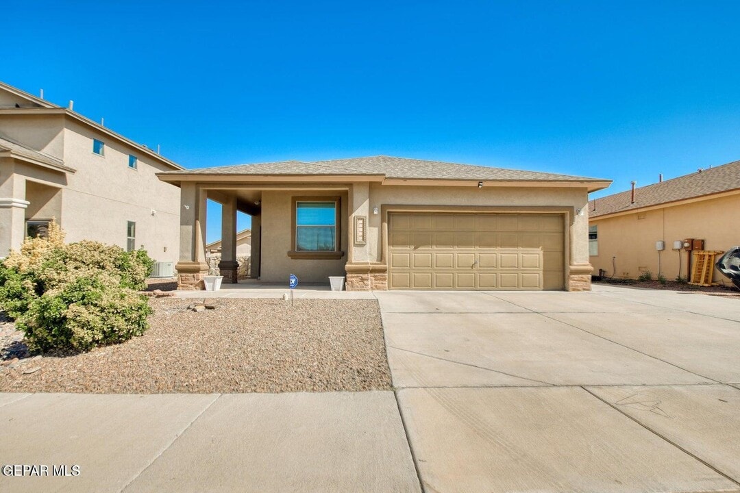 14447 Miguel Terrazas Dr in El Paso, TX - Building Photo