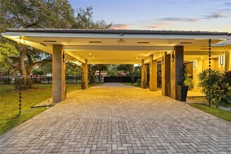 9040 SW 110th Ave in Miami, FL - Building Photo - Building Photo