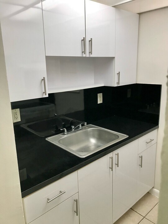11605 Canal Dr in North Miami, FL - Building Photo