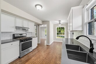 1224 N San Jacinto St in Conroe, TX - Building Photo - Building Photo