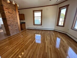 17 Sachem St, Unit 3 in Boston, MA - Foto de edificio - Building Photo