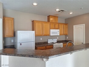 370 Kensington Palace Ave in North Las Vegas, NV - Building Photo - Building Photo