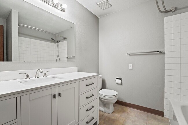 422 E St Thomas More Way in Spokane, WA - Building Photo - Building Photo