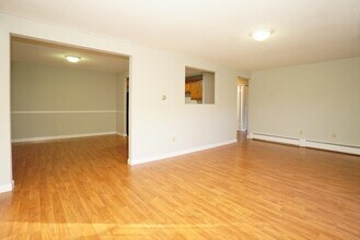 109 English Village Rd in Manchester, NH - Building Photo - Building Photo