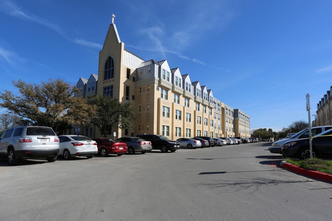 Lake View Apartments in San Antonio, TX - Building Photo