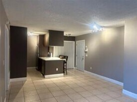 4541 W McNab Rd, Unit 12 in Pompano Beach, FL - Building Photo