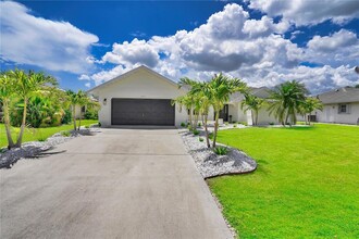 3257 Beacon Dr, Unit 2 in Port Charlotte, FL - Building Photo - Building Photo