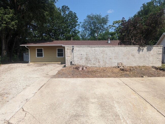 property at 6 Southwood Ct
