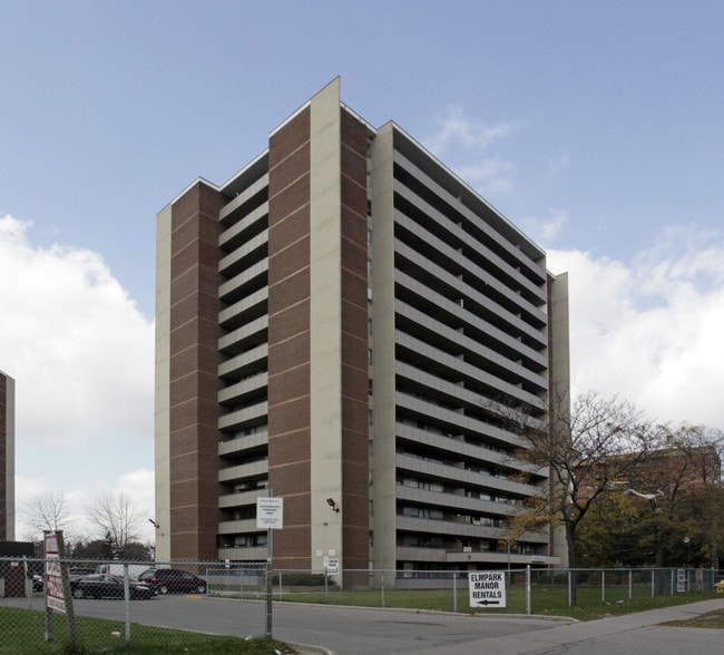 4800 Jane St in Toronto, ON - Building Photo - Building Photo
