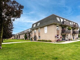 Sydenham Manor Apartments in Owen Sound, ON - Building Photo