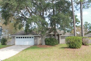 63 Norwich Cir in Niceville, FL - Building Photo