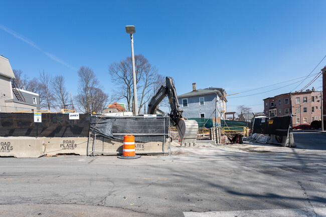 Tommy's Rock Residencies in Roxbury, MA - Foto de edificio - Building Photo