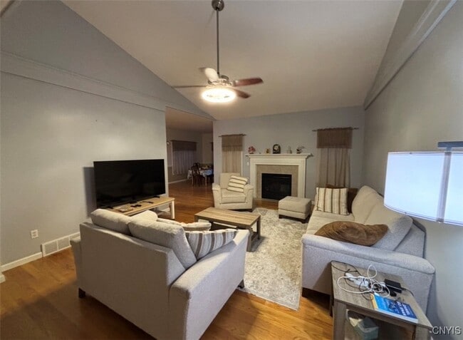 5055 Constitution Ln in Liverpool, NY - Building Photo - Building Photo