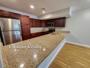 19 Pond St in Braintree, MA - Foto de edificio - Building Photo