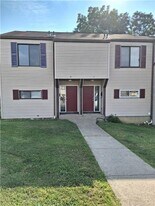 134 Orchard Dr in St. Clairsville, OH - Building Photo